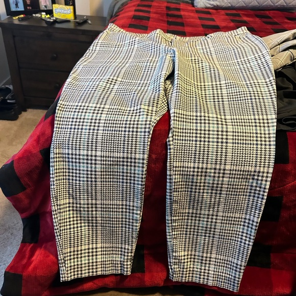 Old navy work pant - Picture 3 of 3